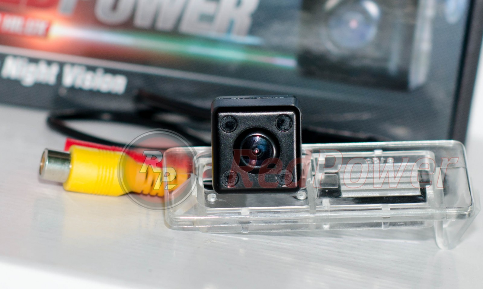 Камера заднего вида RedPower REN301